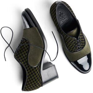 The office of Angela Scott Mrs. Maisel in Green Houndstooth 7